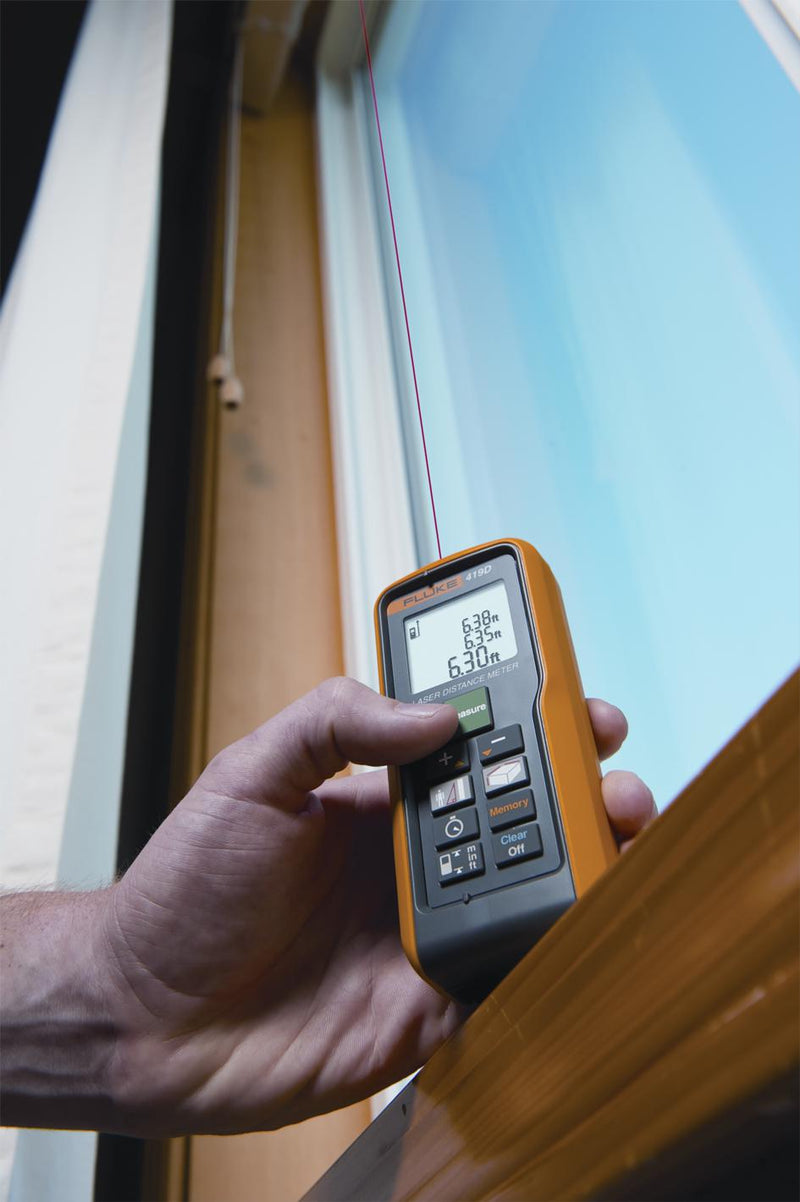 FLUKE FLUKE 424D Laser Distance Meter, 100m (330ft), &plusmn; 1mm (&plusmn; 0.04"), LCD, Class 2, IP54, 2 x AAA