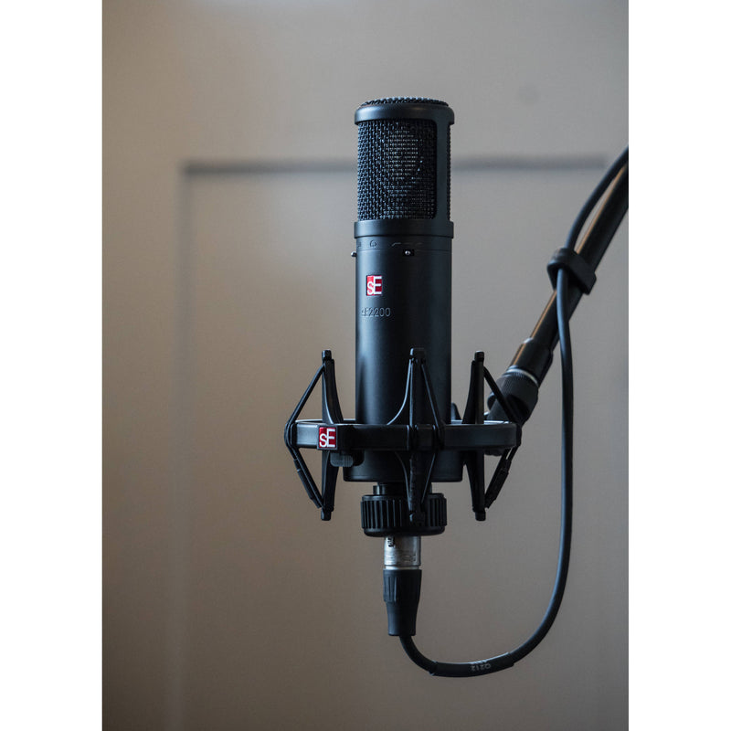 sE Electronics sE2200 Studio Condenser Cardioid Microphone with Isolation Pack