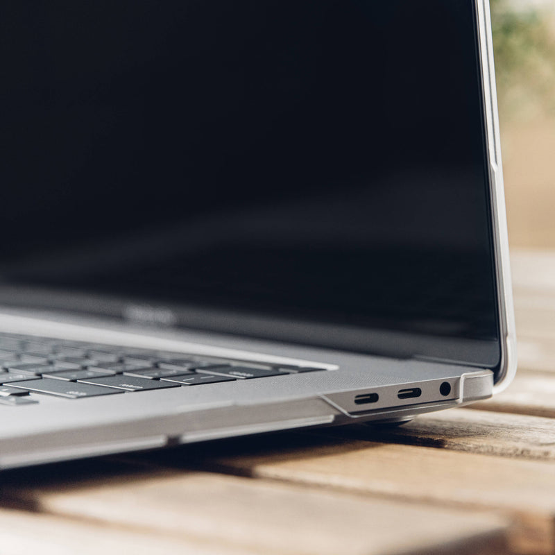 Moshi iGlaze Hard-Shell Case for 16" MacBook Pro (Stealth Black)