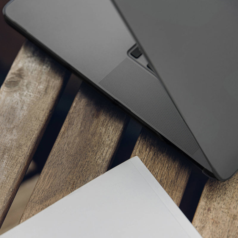 Moshi iGlaze Hard-Shell Case for 16" MacBook Pro (Stealth Black)