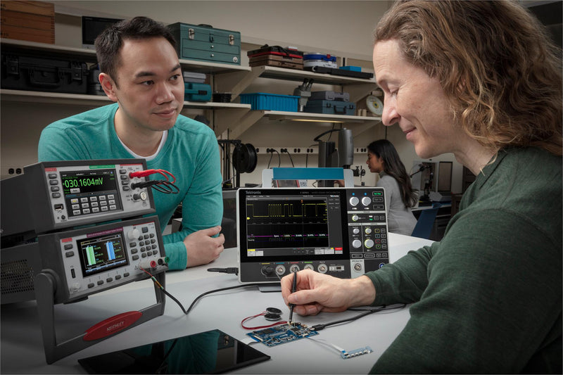 Tektronix MSO24 2-BW-200 MSO / MDO Oscilloscope 2 Series 4 Channel 200 MHz 2.5 Gsps 10 Mpts