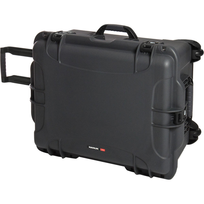 Nanuk 960 Protective Rolling Case (Graphite)